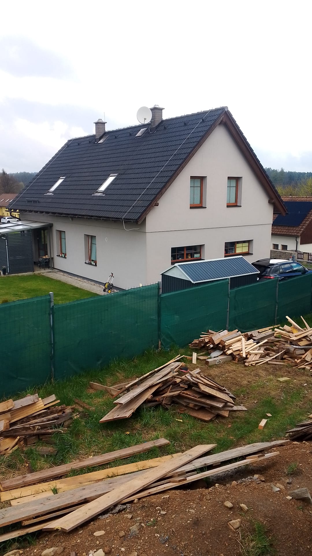 Rodinný dům — dokončená střecha